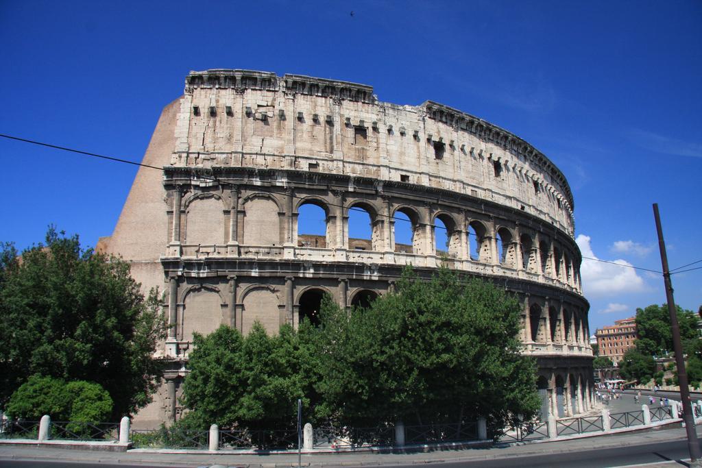 ローマ Viale Del Colosseo Bed & Breakfast エクステリア 写真